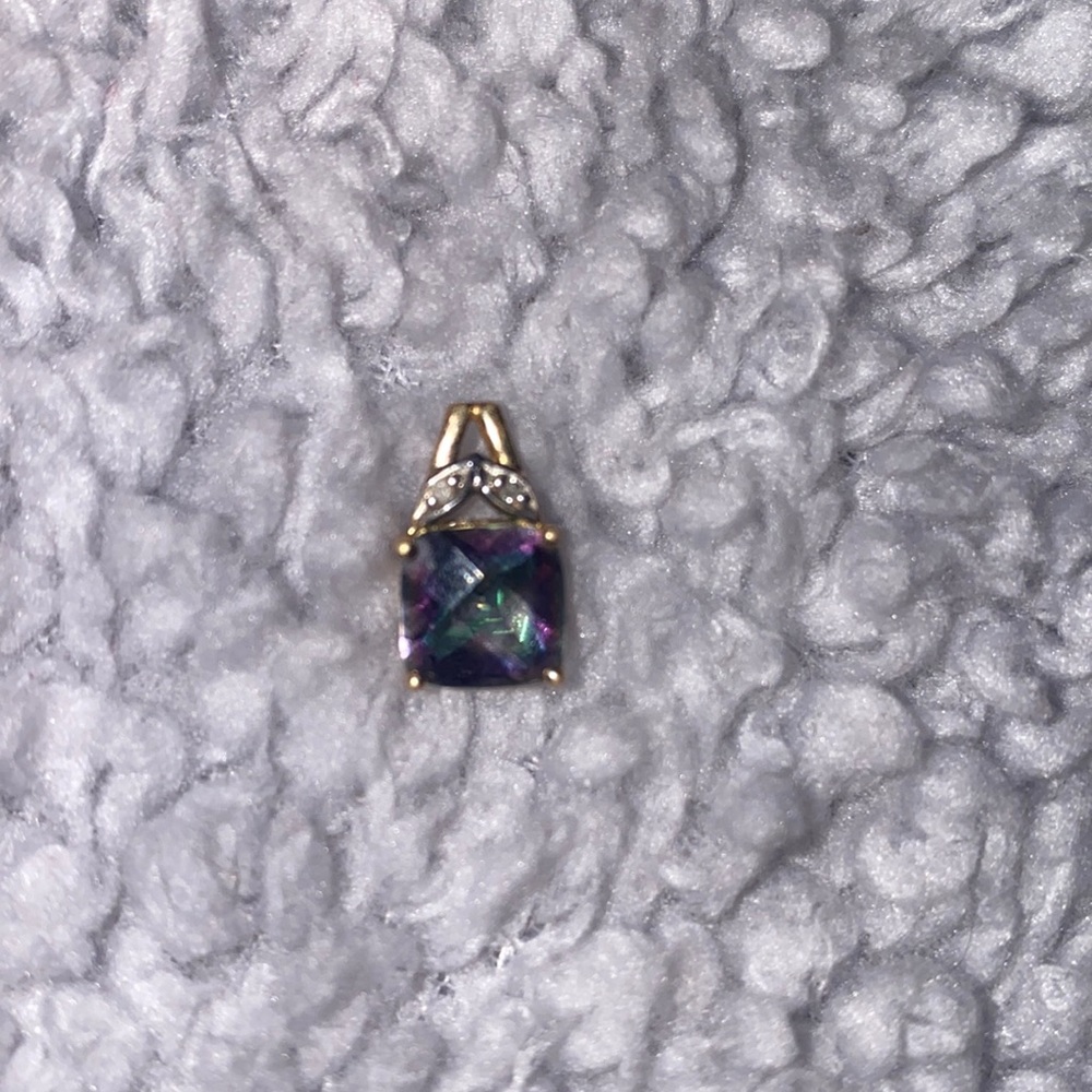 10K gold pendant